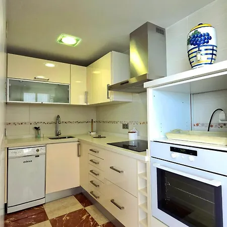 Primera Linea De Playa- First Line *